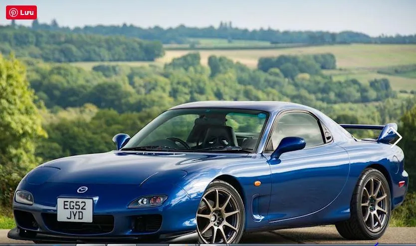 Mazda RX-7 mới với một vài chỉnh sửa nhỏ và bộ đèn pha hiện đại được tích hợp tốt nhất. Ảnh: Barbuzz.