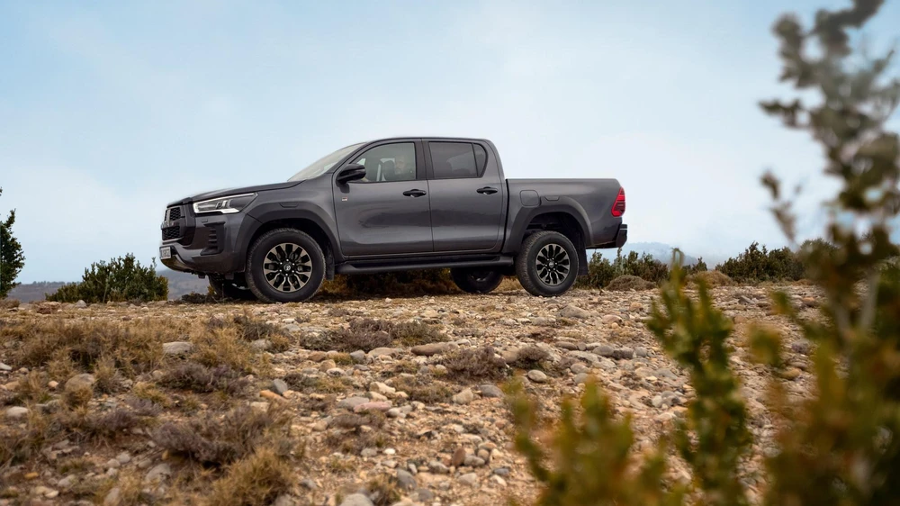 Xe Toyota chạy bằng động cơ diesel có thể chạy bằng nhiên liệu không hóa thạch HVO100. Ảnh: Carscoops.