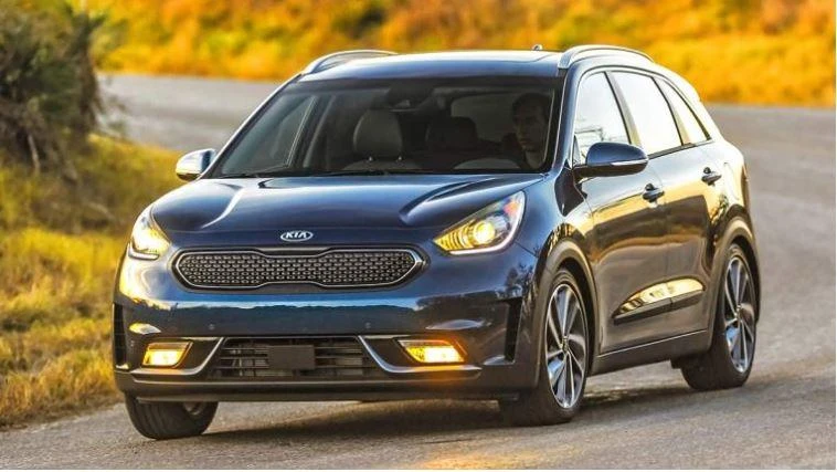 Niro được cung cấp với hệ dẫn động hybrid tiêu chuẩn, plug-in và hybrid hoàn toàn bằng điện. Ảnh: Kbb.