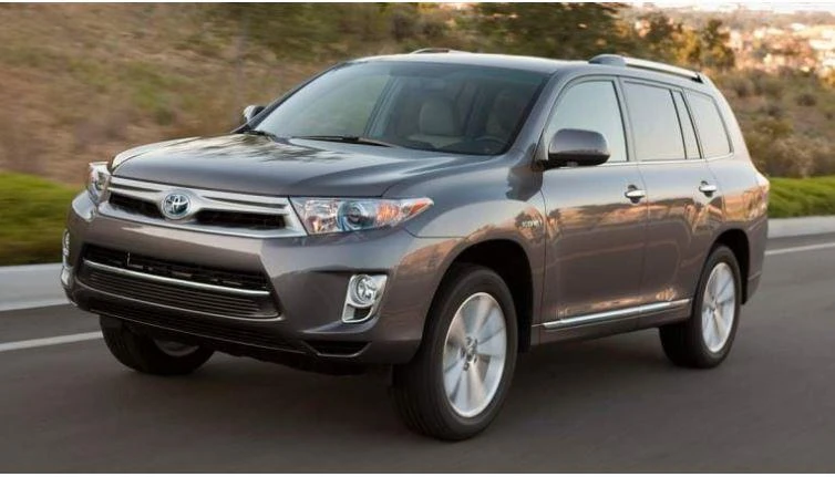 Toyota Highlander Hybrid cung cấp chỗ ngồi 3 hàng ghế cho tối đa 7 người. Ảnh: Kbb.