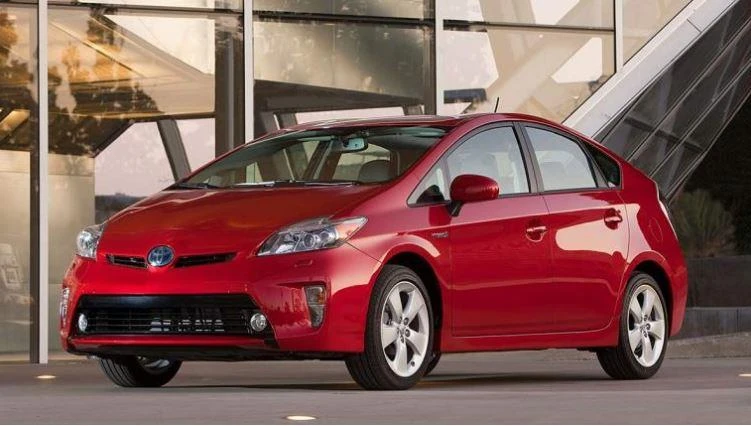 Toyota Prius là mẫu xe hybrid mang tính biểu tượng nhất trong dòng xe đó. Ảnh: Kbb.