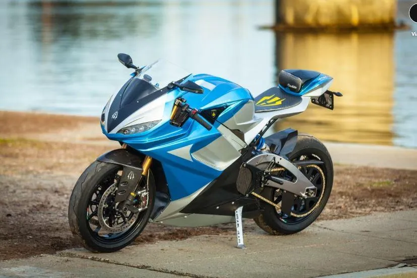 Lightning LS-218 thu hút sự chú ý với khách hàng với tốc độ 218 dặm/giờ. Ảnh: Hotcars. Lightning LS-218 thu hút sự chú ý với khách hàng với tốc độ 218 dặm/giờ. Ảnh: Hotcars.