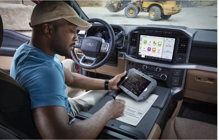 Xóa tất cả địa chỉ hoặc bản đồ trong hệ thống định vị của xe. Ảnh: Motorbiscuit.