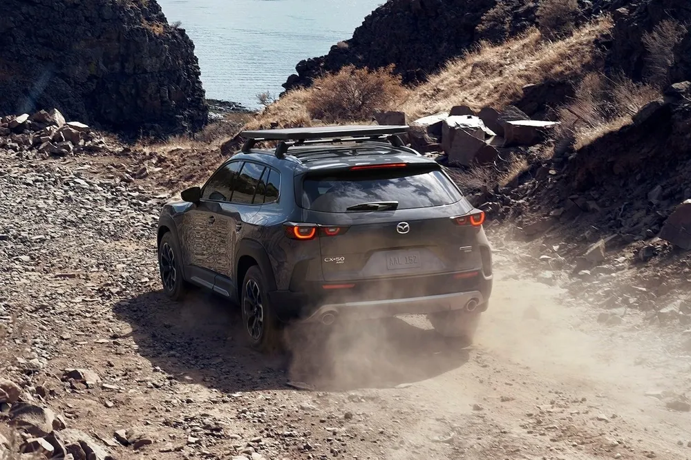 Mazda đã giảm xuống mức thấp nhất trong những năm qua là 650 USD/xe. Ảnh: Carbuzz.