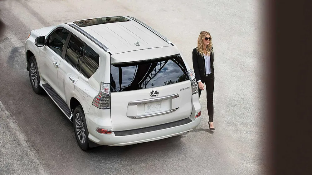 Chiếc xe GX 2023 có giá khởi điểm từ 57.575 đô la (tương đương hơn 1.3 tỉ đồng) cho mẫu xe nhập khẩu. Ảnh: Motor 1.