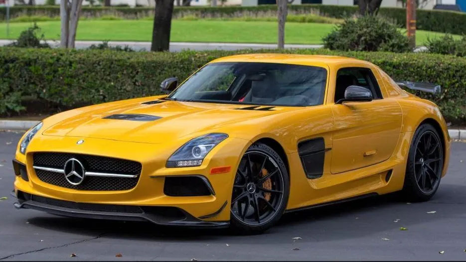 Mercedes-Benz SLS AMG Black Series - 196 MPH. Ảnh: Hotcars.