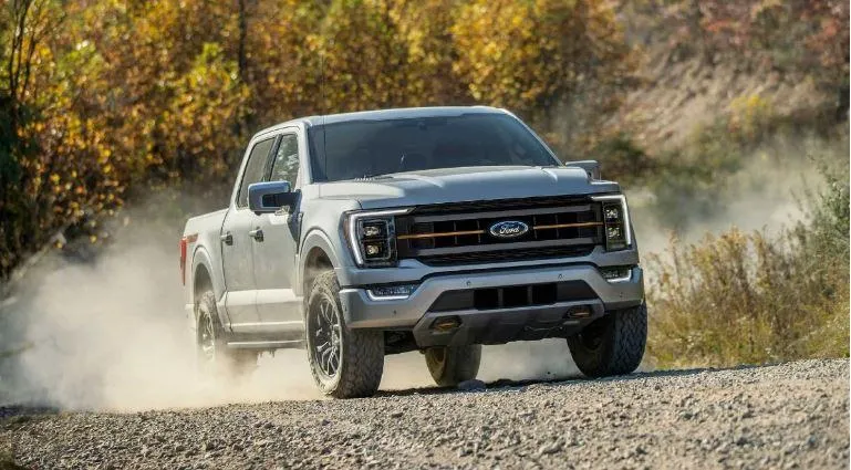 Xe bán tải bất chấp mọi địa hình và thời tiết. Ảnh: Motorbiscuit. Xe bán tải bất chấp mọi địa hình và thời tiết. Ảnh: Motorbiscuit.