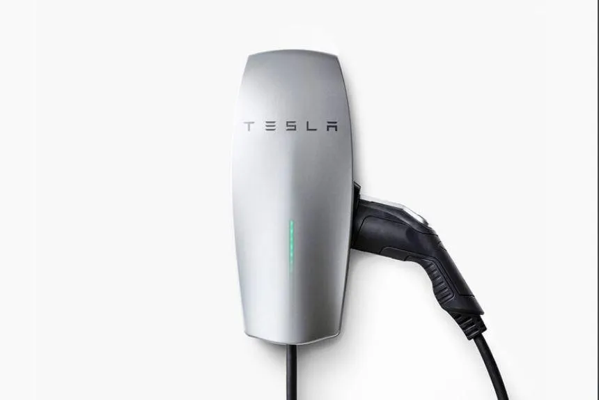 Bộ sạc Tesla Wall Connector. Ảnh: Motorbiscuit.