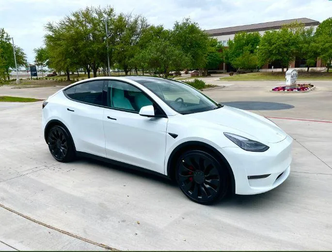 Tesla Model Y. Ảnh: Motorbiscuit.