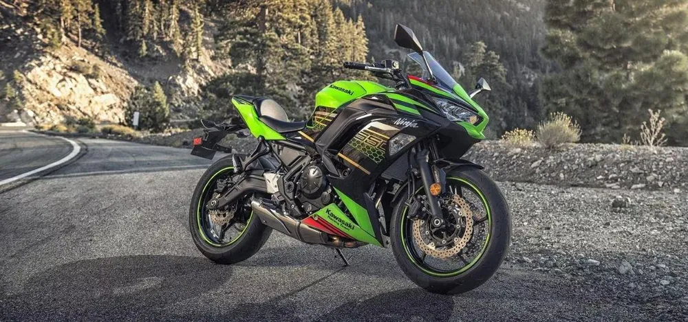Kawasaki Ninja 650 với giá 8.299 đô la (tương đương 195 triệu đồng). Ảnh: Hotcars.