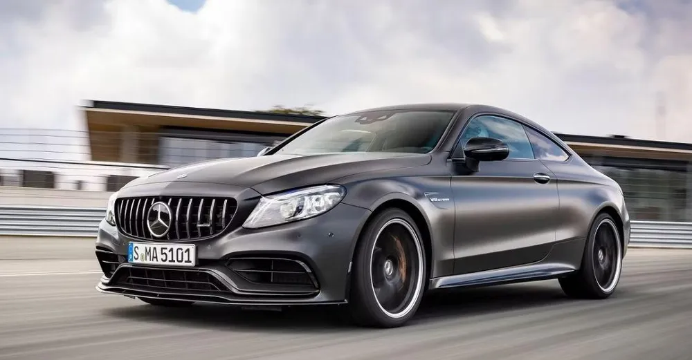 Mercedes-AMG C63 động cơ V8. Ảnh: Hotcars.