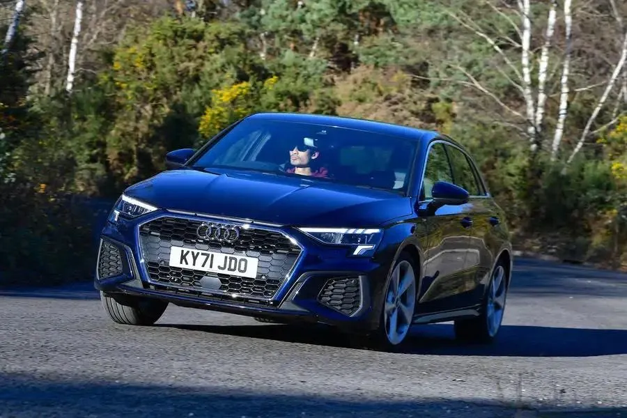 Volvo S60 Recharge T8. Ảnh: Autocar.