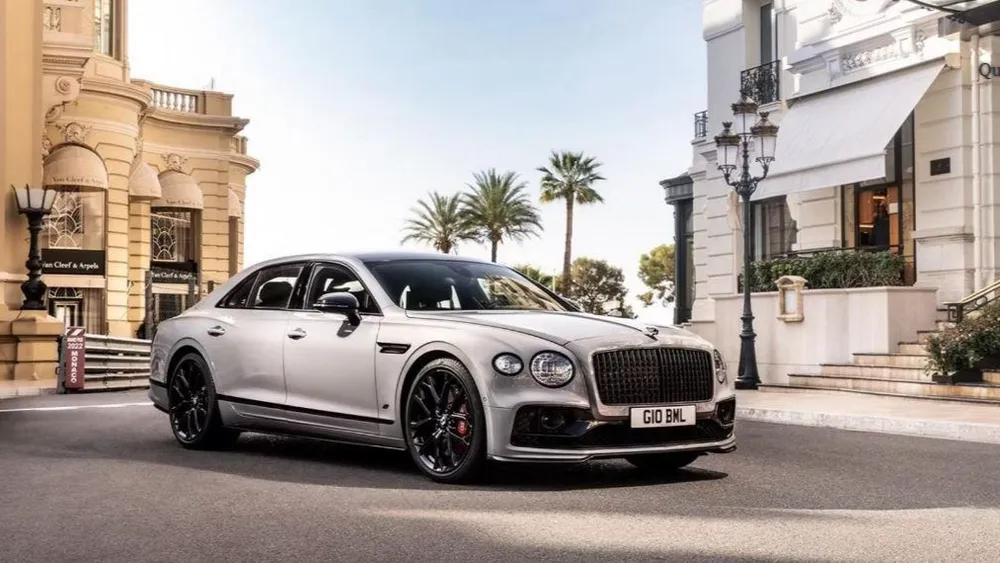 Bentley Flying Spur. Ảnh: Hotcars.