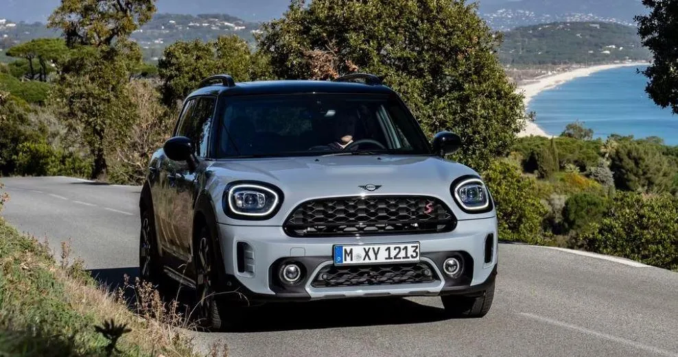 Mini Cooper Countryman. Ảnh: Hotcars. Mini Cooper Countryman. Ảnh: Hotcars.