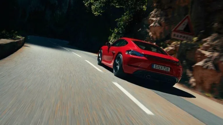 Đây là một trong những sản phẩm của Porsche thực sự thú vị, hấp hẫn và vui tươi. Ảnh: Motorbiscuit. Đây là một trong những sản phẩm của Porsche thực sự thú vị, hấp hẫn và vui tươi. Ảnh: Motorbiscuit.