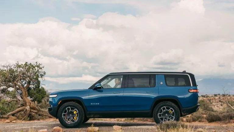 Rivian R1S. Ảnh: Motorbiscuit. Rivian R1S. Ảnh: Motorbiscuit.