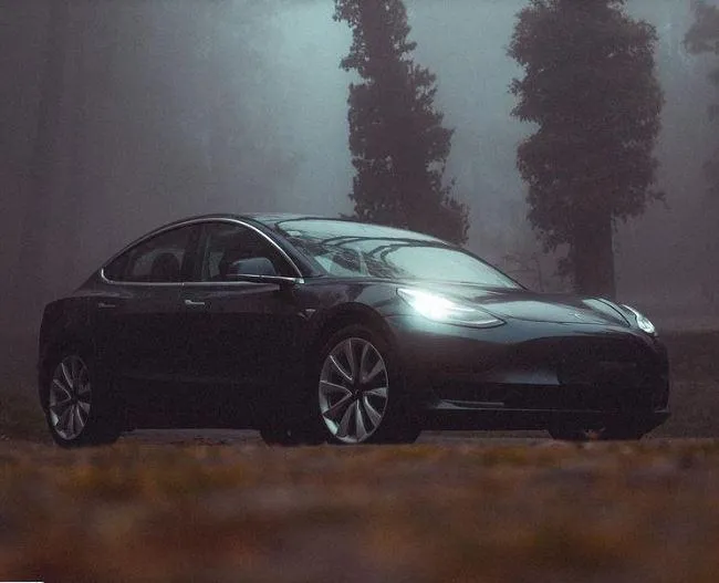 Tesla Model 3. Ảnh: Motorbiscuit. Tesla Model 3. Ảnh: Motorbiscuit.
