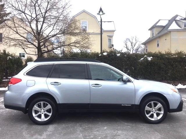Subaru Outback 2013. Ảnh: Motorbiscui.