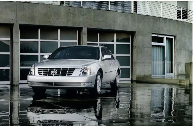 Cadillac DTS 2011. Ảnh: Motorbiscuit. Cadillac DTS 2011. Ảnh: Motorbiscuit.