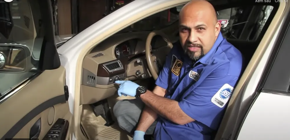 Không sử dụng phanh tay khi thời tiết đóng băng. Ảnh: Motorbiscuit. Không sử dụng phanh tay khi thời tiết đóng băng. Ảnh: Motorbiscuit.