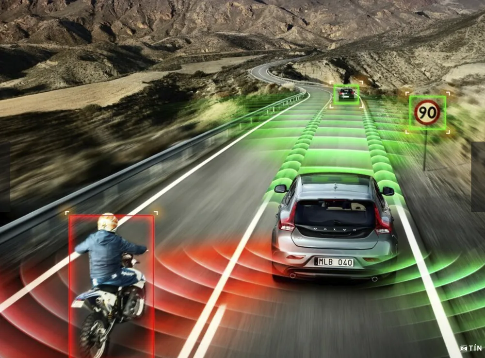 Kiểm soát hành trình thích ứng với hỗ trợ giữ làn đường. Ảnh: Motorbiscuit. Kiểm soát hành trình thích ứng với hỗ trợ giữ làn đường. Ảnh: Motorbiscuit.