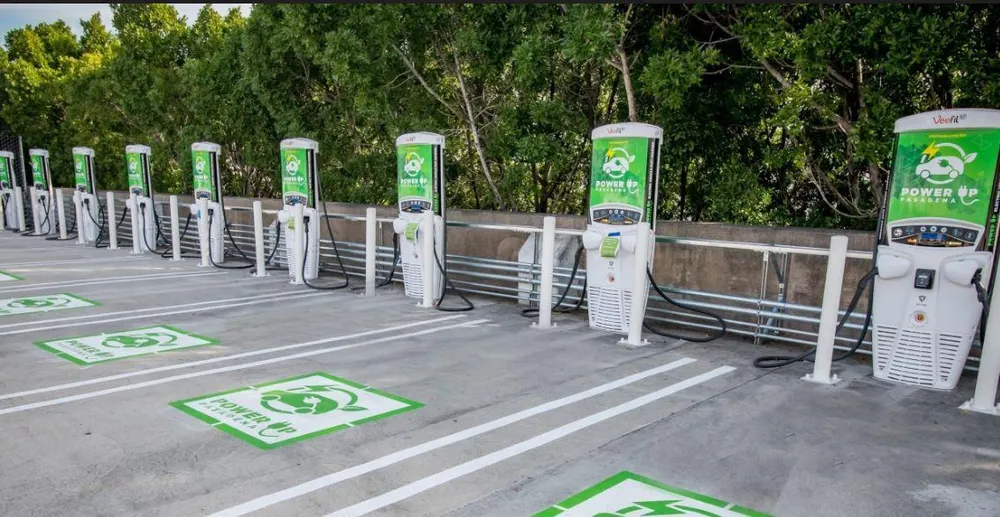 Ít khuyến khích các nhà khai thác tính phí để xây dựng các trạm sạc mới. Ảnh: Hotcars.