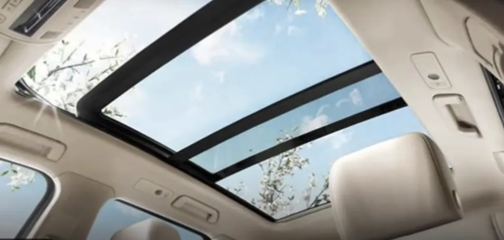 Ngoài ra, còn có các thiết kế cửa sổ trời bật lên hoặc nhúng, cung cấp khả năng tiếp cận luồng không khí bằng nút nhấn.