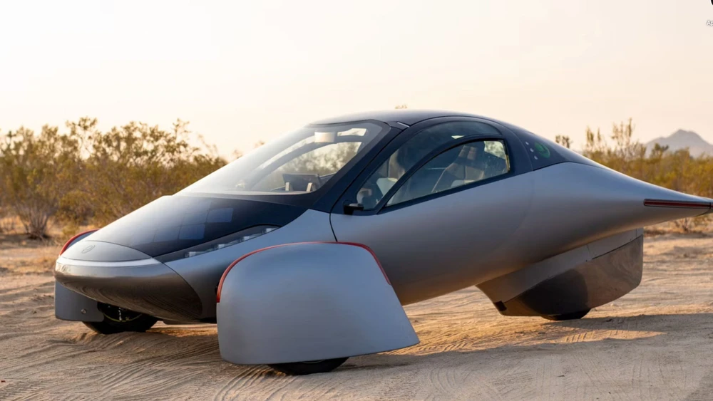 Nguyên mẫu xe EV năng lượng mặt trời có phạm vi 1.600 km. Ảnh: Hotcars.