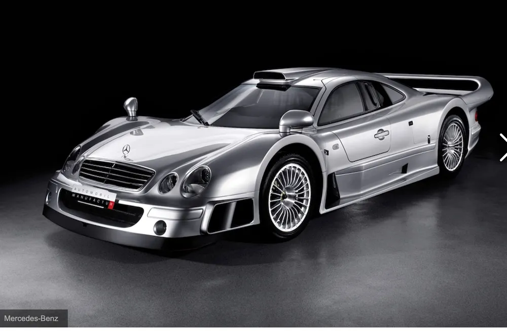Mercedes-Benz CLK GTR Strabenversion (26 chiếc). Ảnh: Carbuzz.