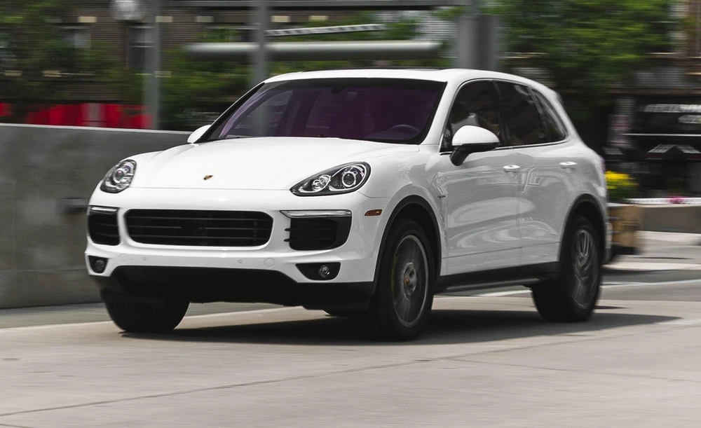Porsche Cayenne S E-Hybrid 2015. Ảnh: Motorbiscuit.