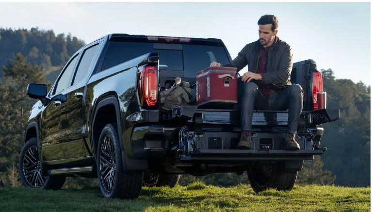 2022 GMC Sierra 1500 MultiPro cổng sau. Ảnh: Motorbiscuit.