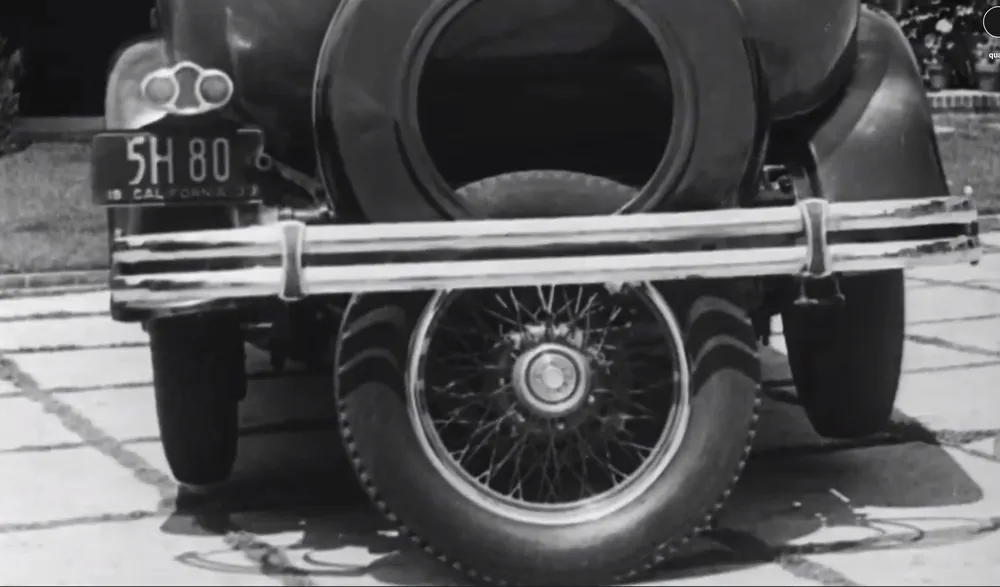 Bánh xe thứ năm để quay. Ảnh: Hotcars.