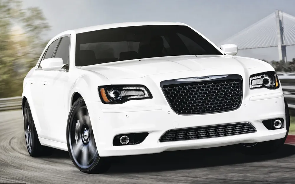 Chrysler 300S - 363 mã lực. Ảnh: Carbuzz.