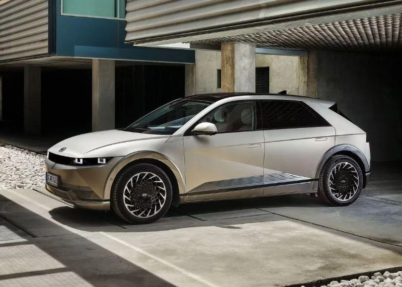 Hyundai Ioniq 5 (220 Dặm). Ảnh: Hotcars.