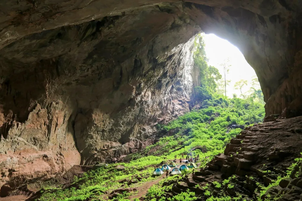 Người dân Arem đến mùa vẫn quay về hang Én của họ để tìm nguồn thức ăn. Người dân Arem đến mùa vẫn quay về hang Én của họ để tìm nguồn thức ăn.