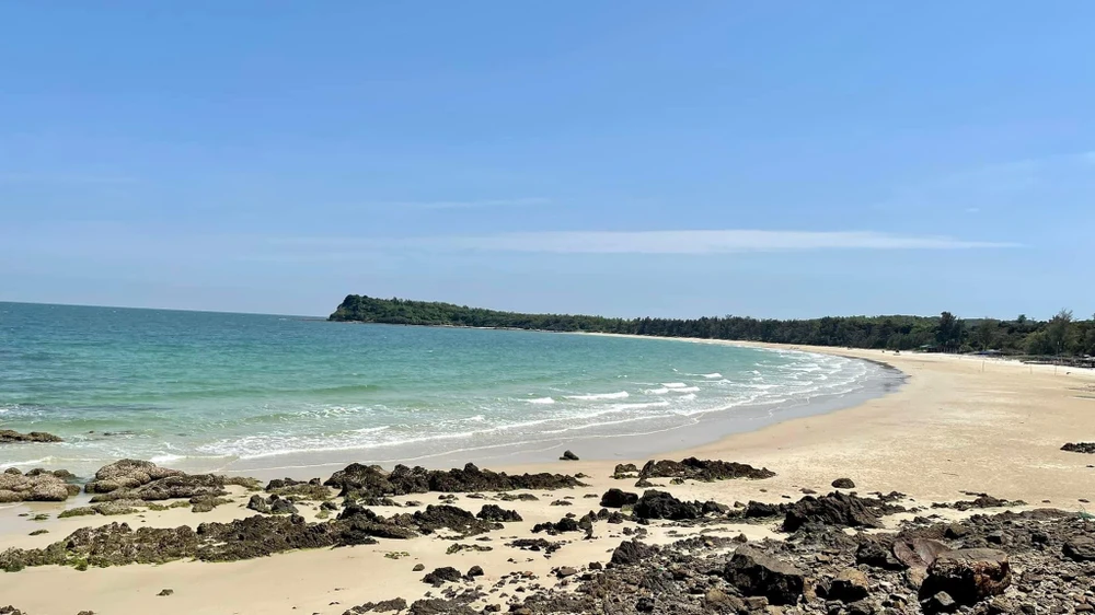 Đi tàu cao tốc từ cảng Cái Rồng ra đảo Quan Lạn mất khoảng hơn 40 phút.