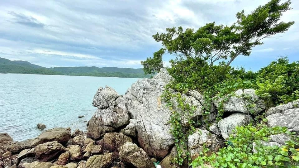 Đảo Quan Lạn vẫn còn hoang sơ, chưa được nhiều người đi tới.