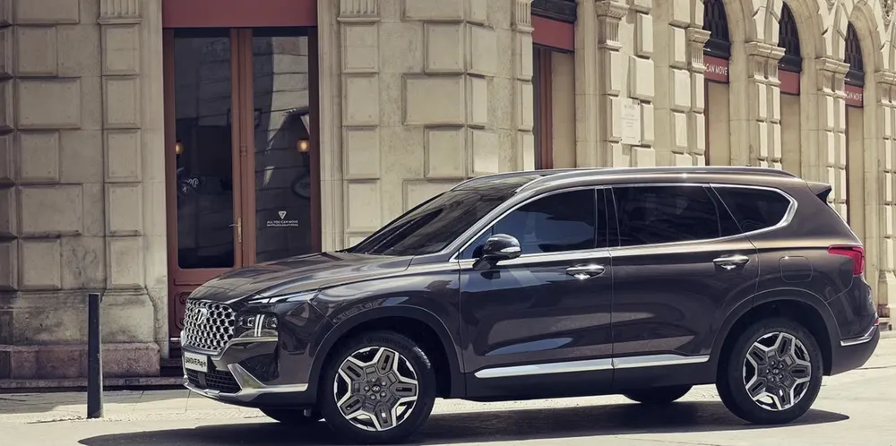 Hyundai Santa Fe (có giá 39.500 USD). Ảnh: Hotcars. Hyundai Santa Fe (có giá 39.500 USD). Ảnh: Hotcars.