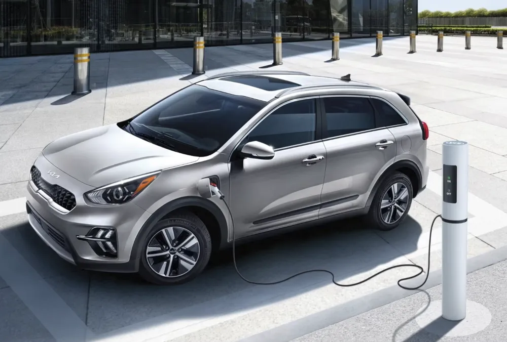 Kia Niro (có giá 29.590 USD). Ảnh: Hotcars. Kia Niro (có giá 29.590 USD). Ảnh: Hotcars.