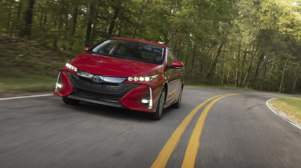 Toyota Prius Prime (có giá 31.645 USD). Ảnh: Hotcars. Toyota Prius Prime (có giá 31.645 USD). Ảnh: Hotcars.