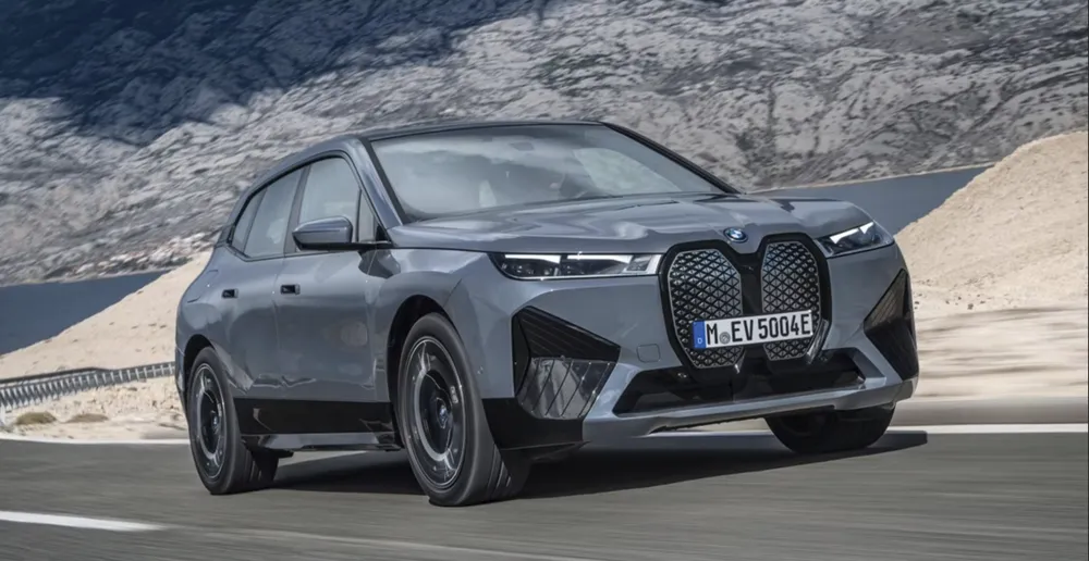 BMW iX. Ảnh: Hotcars.