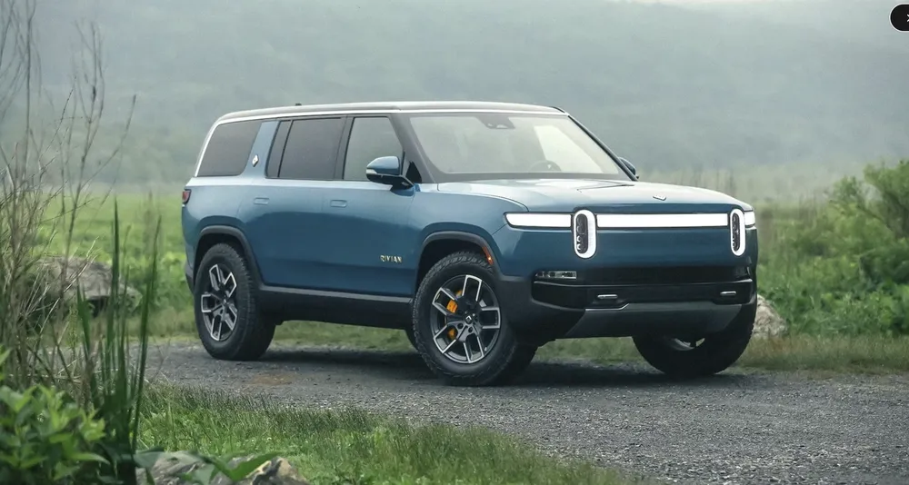 Rivian R1S. Ảnh: Hotcars.