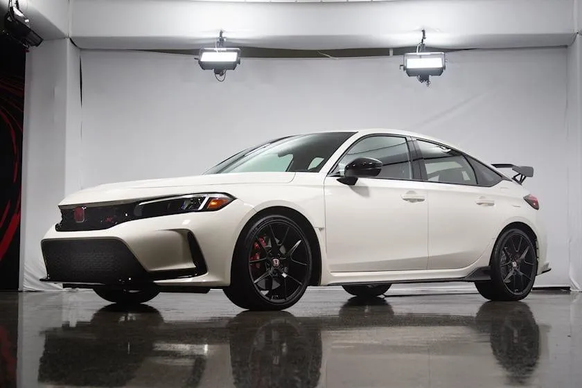 Honda Civic Loại R. Ảnh: Carbuzz.