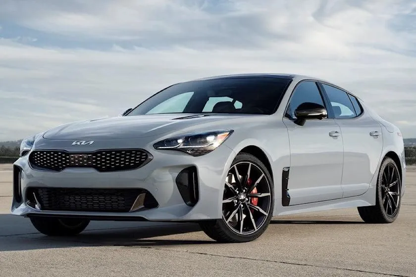Kia Stinger. Ảnh: Carbuzz.