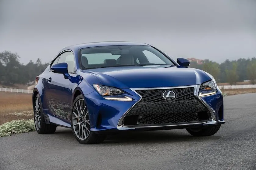 Lexus RC 350 F Sport. Ảnh: Carbuzz.