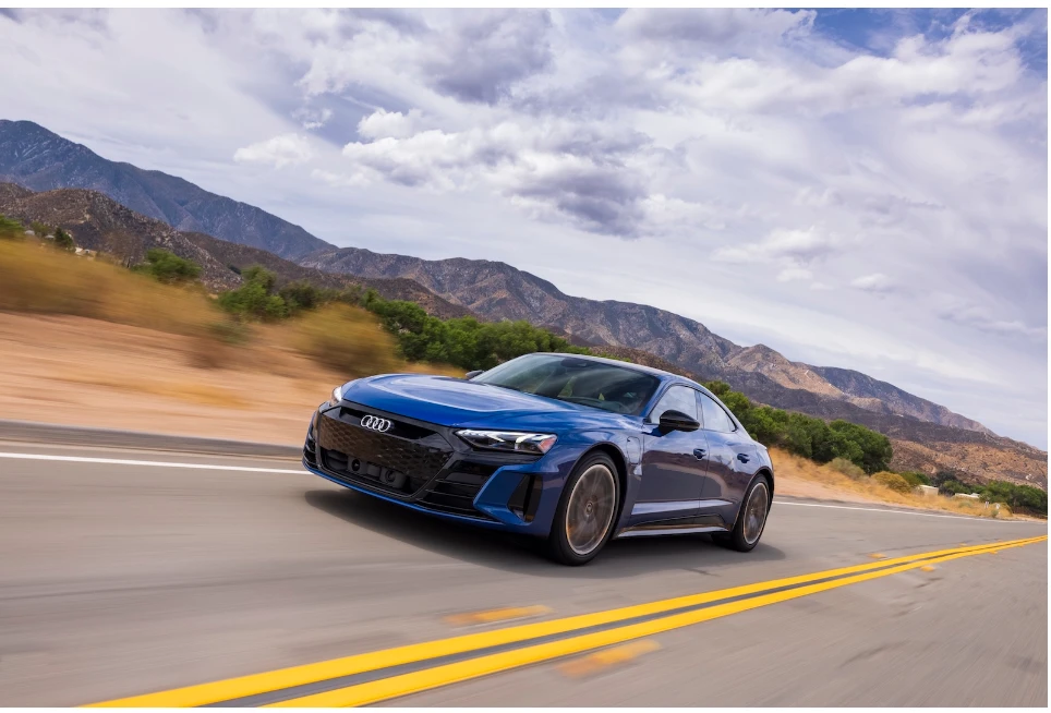 Audi RS e-tron GT. Ảnh: Motorbicuit.