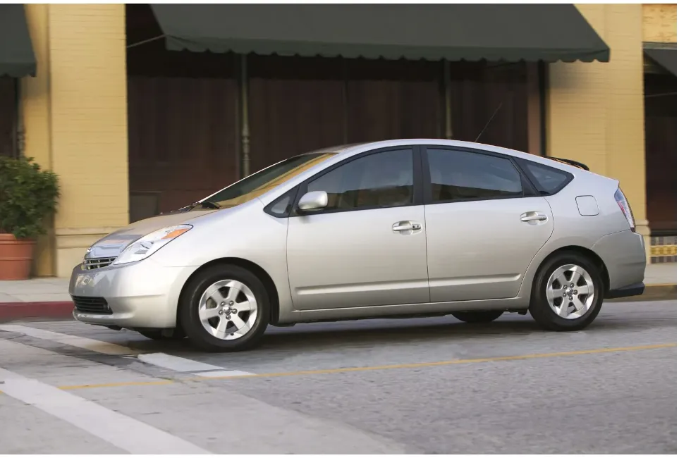 Toyota Prius thế hệ thứ hai. Ảnh: Motorbiscuit.