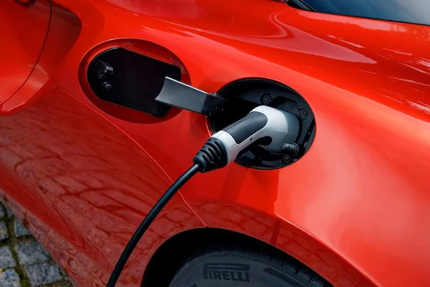 Xe có bảo vệ va chạm vượt trội. Ảnh: Carbuzz.