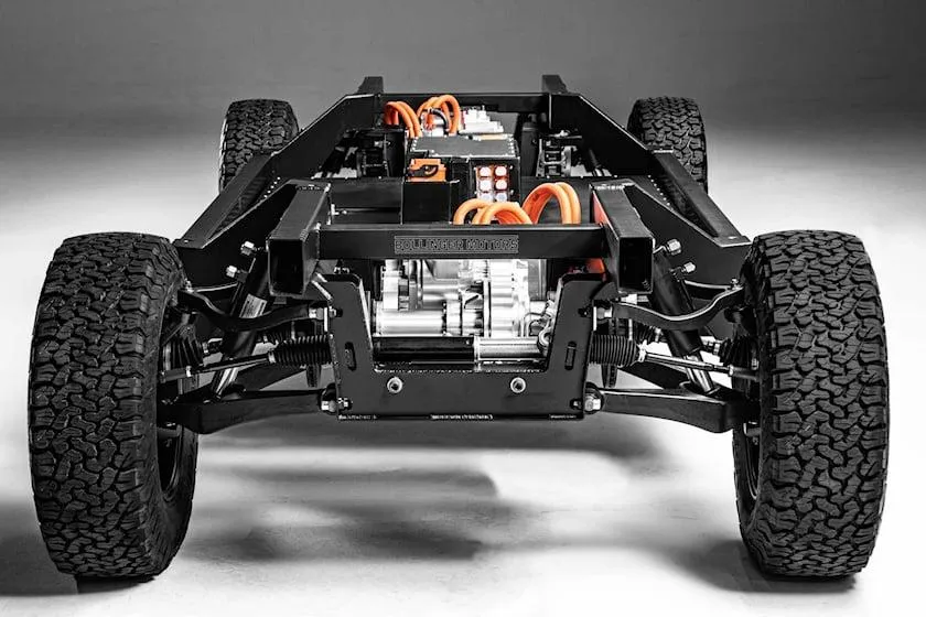 Bộ pin xe được bảo vệ trong vỏ có độ bền cao. Ảnh: Carbuzz.