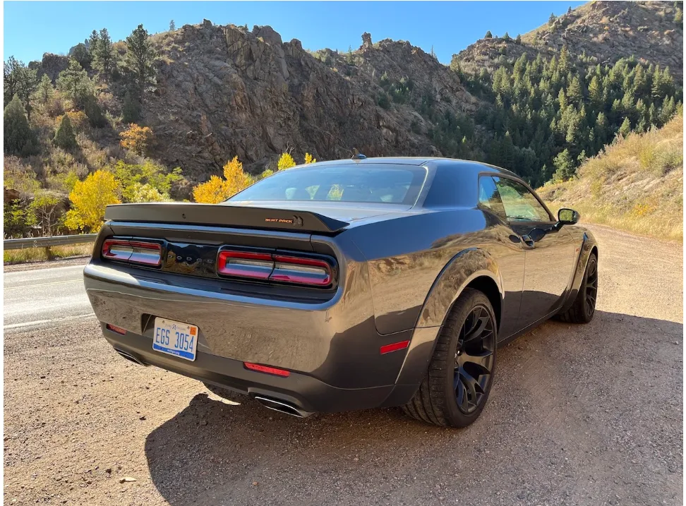 Chiếc xe 2022 Dodge Challenger trang bị máy đo lực G. Ảnh: Motorbiscuit.